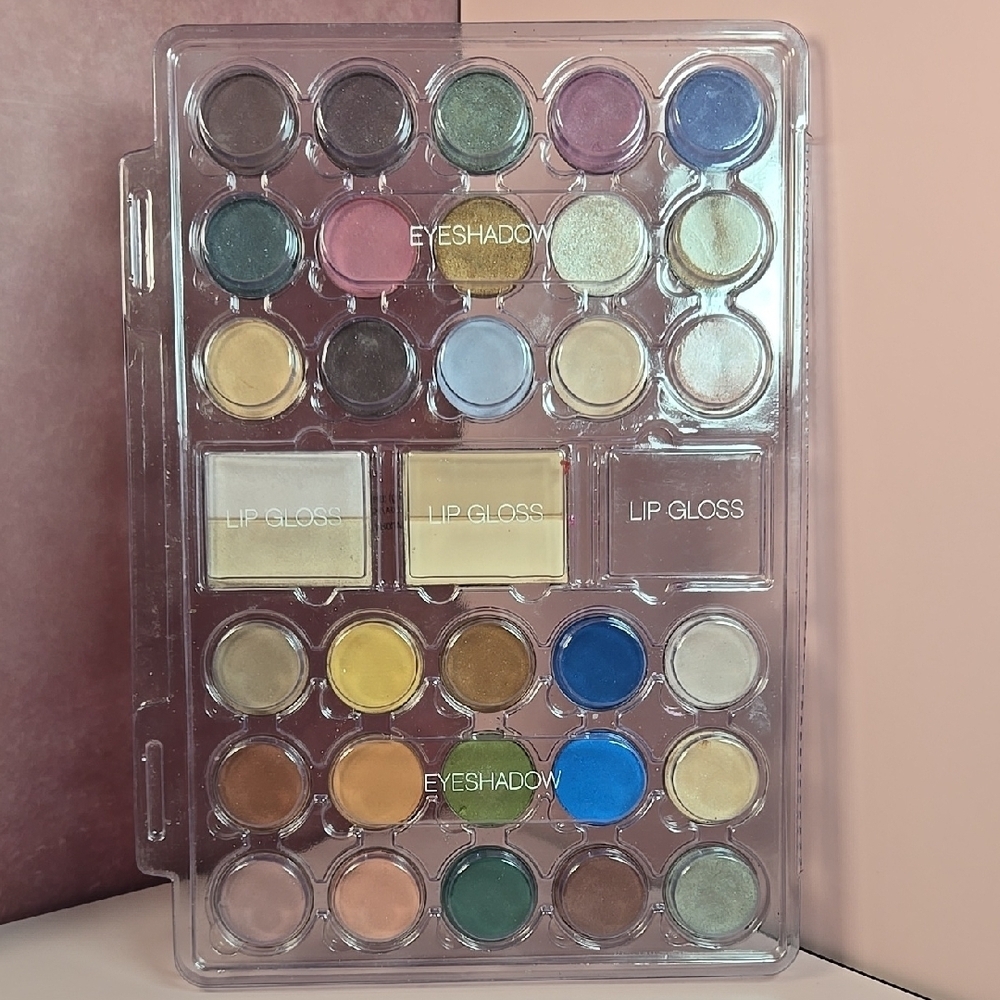 "The Color Workshop" brand Makeup palette. Very large variety of Shades! - Picture 4 of 10